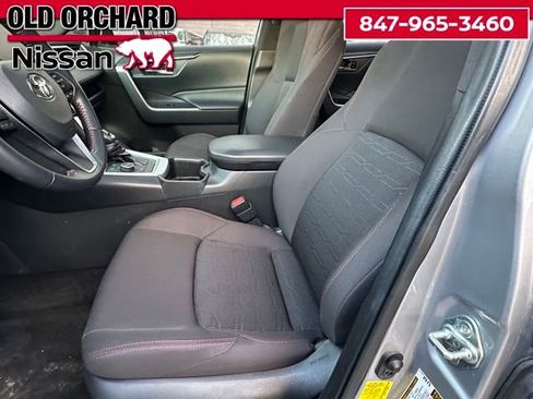 Used 2022 Toyota RAV4 SE image 13