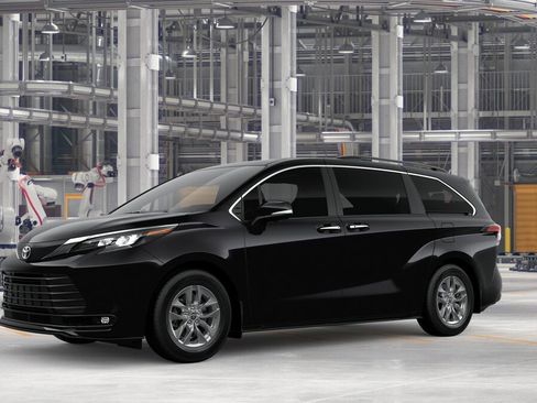 New 2026 Toyota Sienna XLE FWD image 2