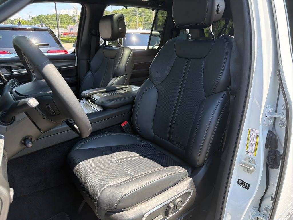 Used 2023 Jeep Wagoneer L Series III w/ Premium Group I RWD image 31