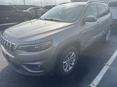 Used 2020 Jeep Cherokee Latitude Plus w/ Comfort/Convenience Group AWD/4WD image 1