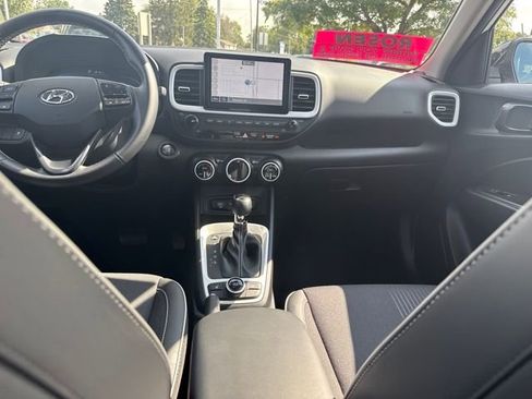 Used 2024 Hyundai Venue Limited image 19