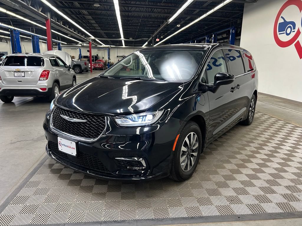 Used 2023 Chrysler Pacifica Touring-L FWD image 5