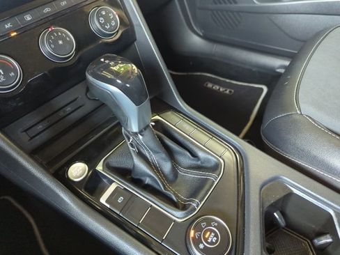 Used 2023 Volkswagen Taos SE w/ Black Wheel Package image 30