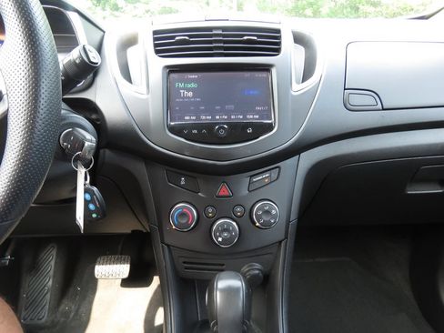 Used 2016 Chevrolet Trax LS AWD/4WD image 24