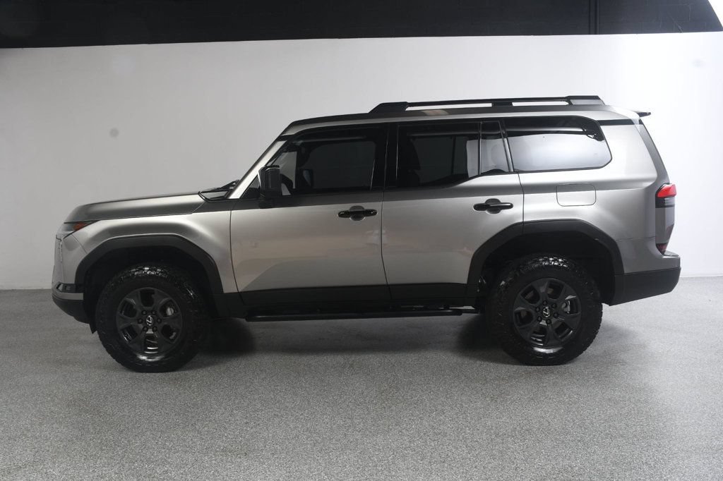 Used 2025 Lexus GX 550 w/ Accessory Package (CT) AWD/4WD image 4