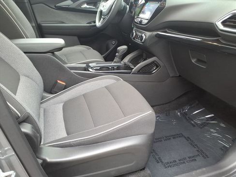 Used 2021 Chevrolet TrailBlazer LT w/ Sun and Liftgate Package image 9