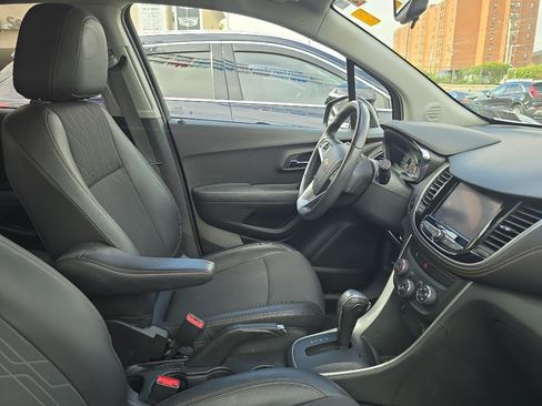 Used 2020 Chevrolet Trax LT w/ Driver Confidence Package FWD image 10