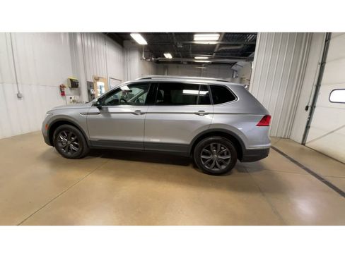 Used 2024 Volkswagen Tiguan SE image 5