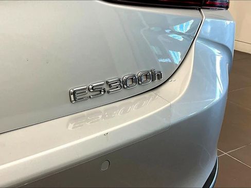 Used 2021 Lexus ES 300h w/ Premium Package image 9