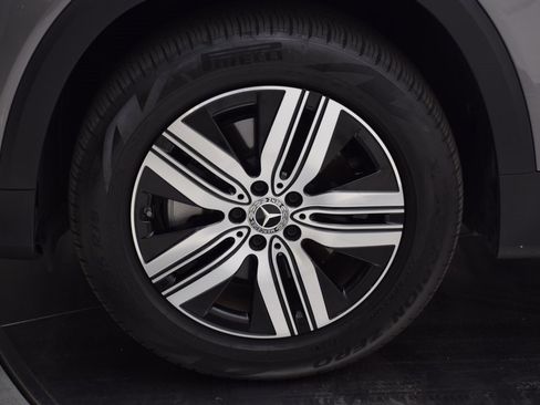 Used 2024 Mercedes-Benz EQB 300 4MATIC image 11