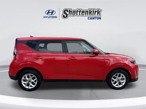 Used 2023 Kia Soul LX w/ Option Group 015 FWD image 4