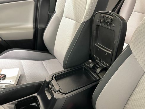 Used 2018 Toyota RAV4 XLE image 32