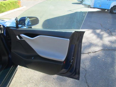 Used 2015 Tesla Model S 85D image 10