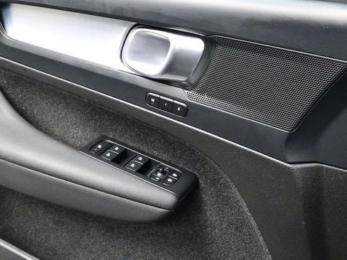 Used 2024 Volvo XC40 B5 Core image 21