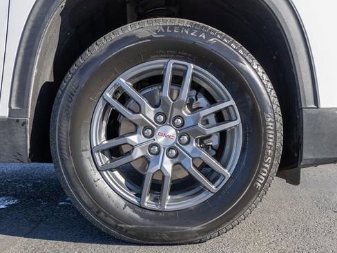 Used 2025 GMC Acadia Elevation image 13