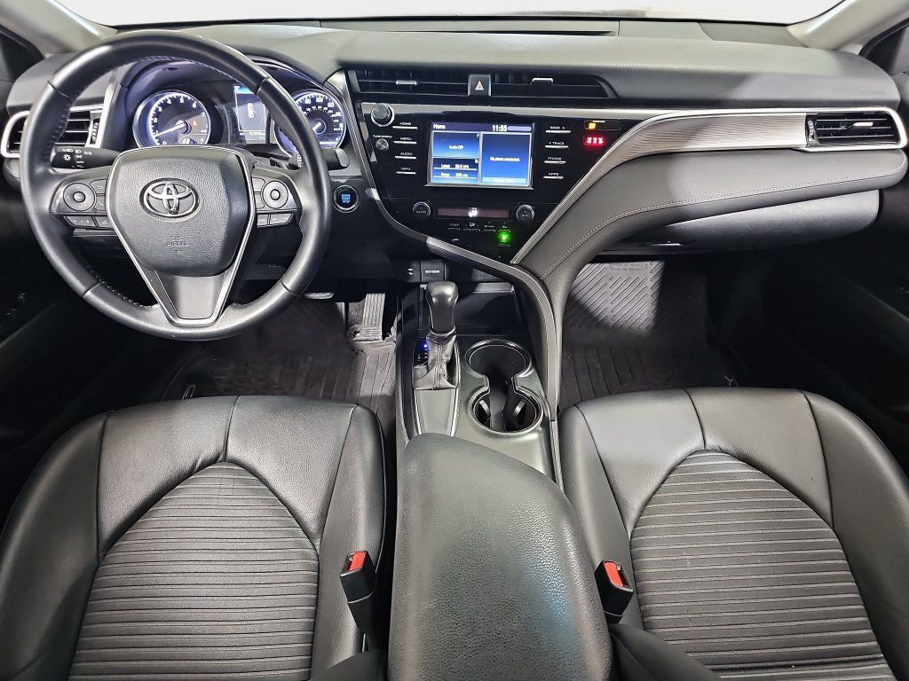 Used 2018 Toyota Camry SE w/ Convenience Package FWD image 10