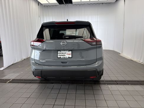 Used 2026 Nissan Rogue SV AWD/4WD image 5