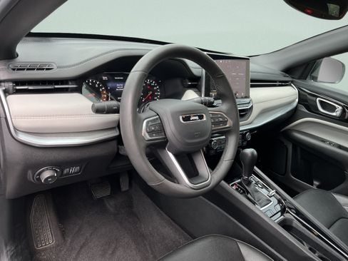Used 2025 Jeep Compass Limited AWD/4WD image 17