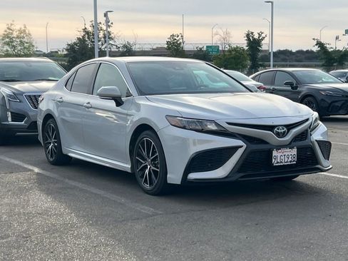 Used 2024 Toyota Camry SE w/ Convenience Package image 2