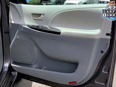 Used 2014 Toyota Sienna LE FWD image 21