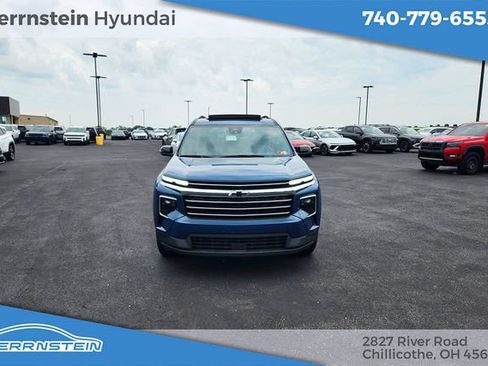 Used 2026 Chevrolet Traverse LT w/ Sun and Wheel Package AWD/4WD image 2