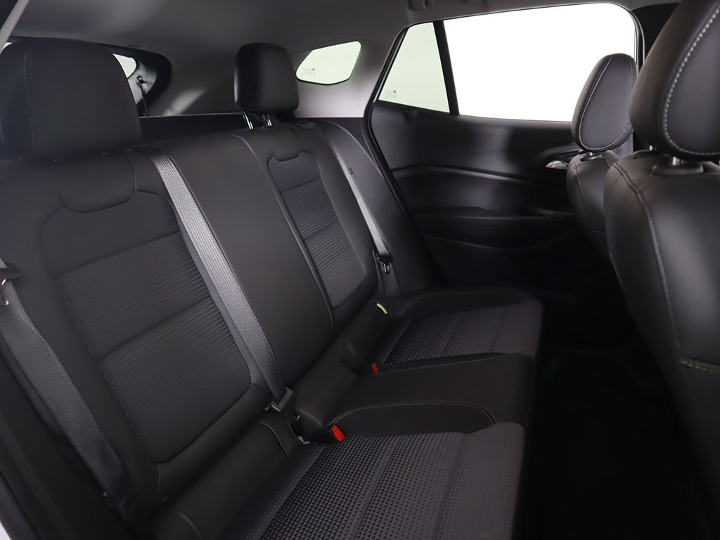 Used 2024 Chevrolet Trax LT w/ LT Convenience Package FWD image 32