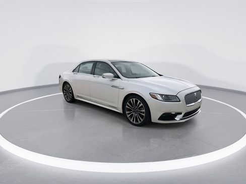 Used 2019 Lincoln Continental Select w/ Continental Climate Package image 2