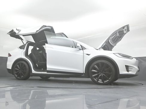 Used 2020 Tesla Model X Long Range image 47