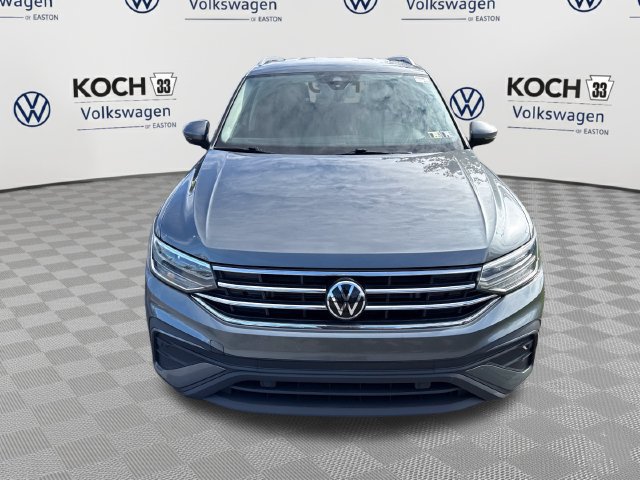 Used 2023 Volkswagen Tiguan SE FWD image 2
