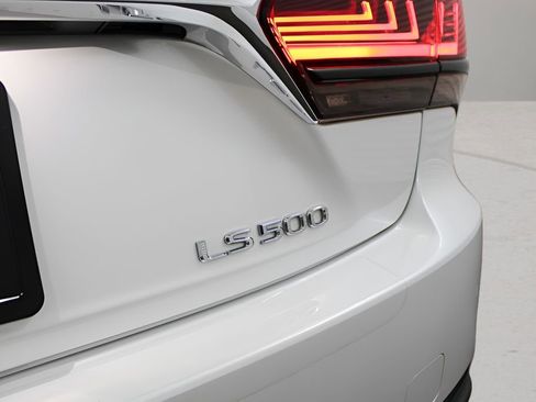 Used 2023 Lexus LS 500 w/ Interior Upgrade Package image 35