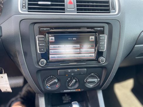 Used 2013 Volkswagen Jetta SE image 28