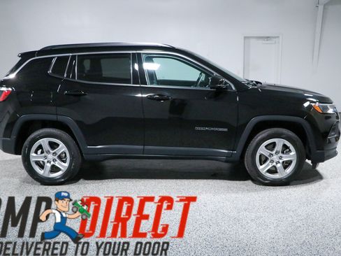 Used 2024 Jeep Compass Latitude AWD/4WD image 6