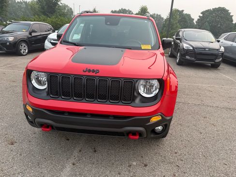 Used 2023 Jeep Renegade Trailhawk w/ Trailhawk Elite Group AWD/4WD image 2