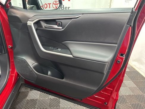 Used 2025 Toyota RAV4 XLE image 9