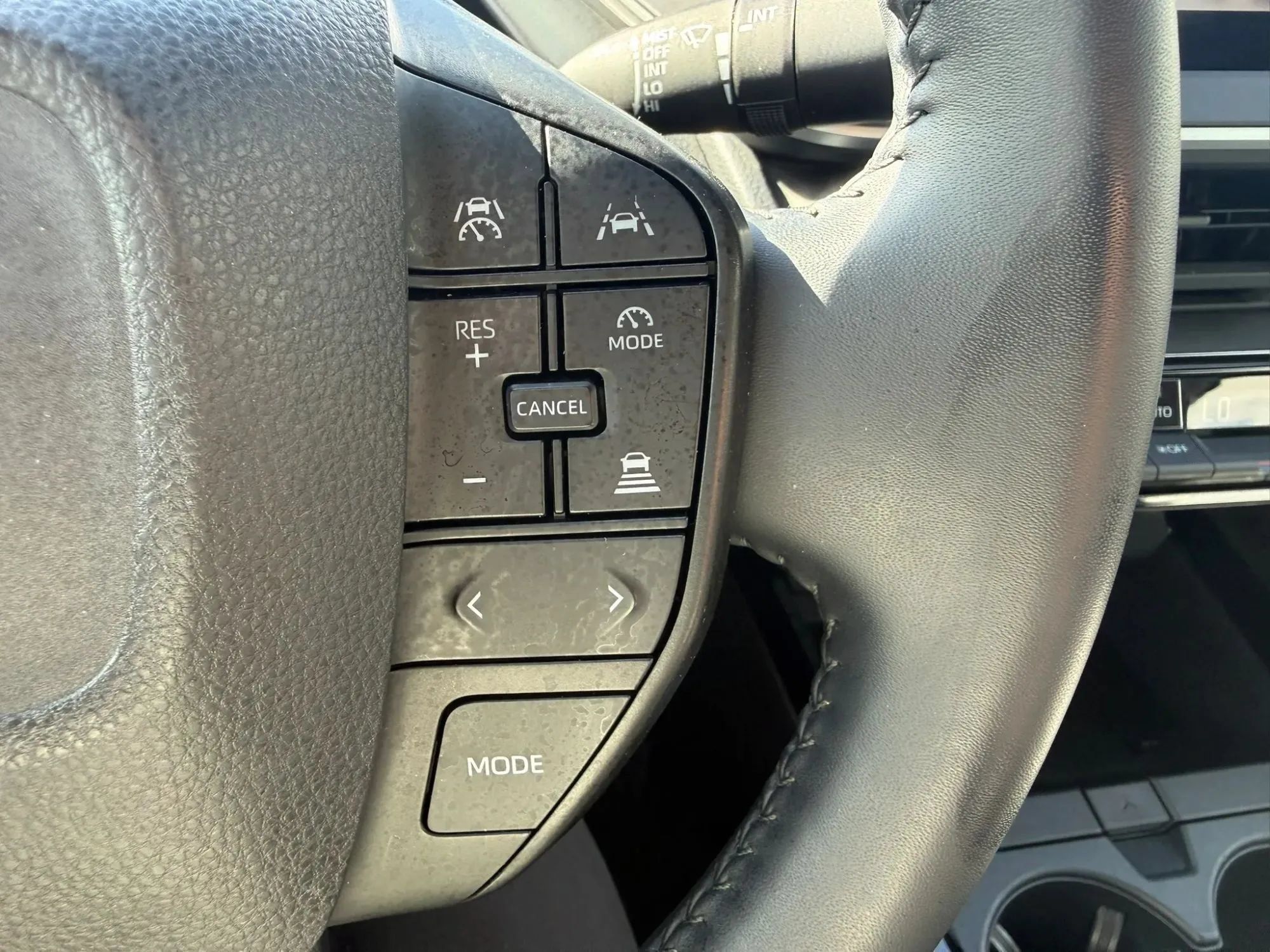 Used 2025 Toyota Prius LE FWD image 12
