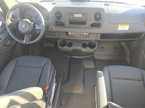 Used 2025 Mercedes-Benz Sprinter 2500 image 15