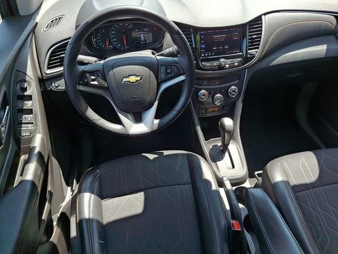 Certified 2020 Chevrolet Trax LT w/ LT Convenience Package AWD/4WD image 10