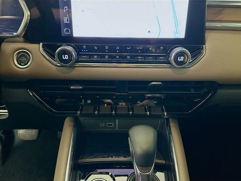 Used 2024 GMC Canyon Denali w/ LPO, Denali Black Edition image 16