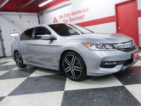 Used 2016 Honda Accord Sport image 2