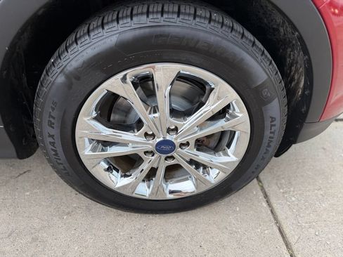 Used 2017 Ford Escape SE w/ SE Cold Weather Package AWD/4WD image 10