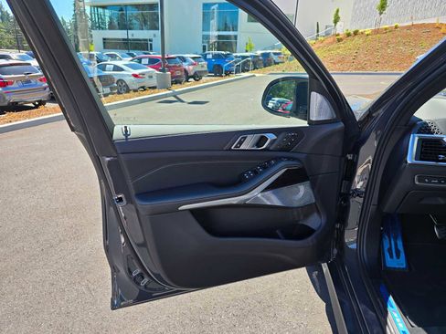 New 2026 BMW X7 M60i image 21