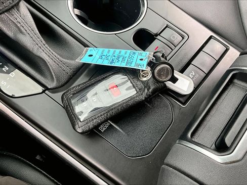 Used 2021 Toyota Highlander XLE image 14