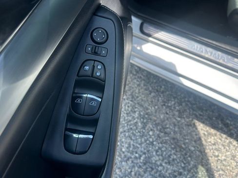 Used 2019 Nissan Maxima 3.5 SL w/ Floor Mat Group FWD image 11