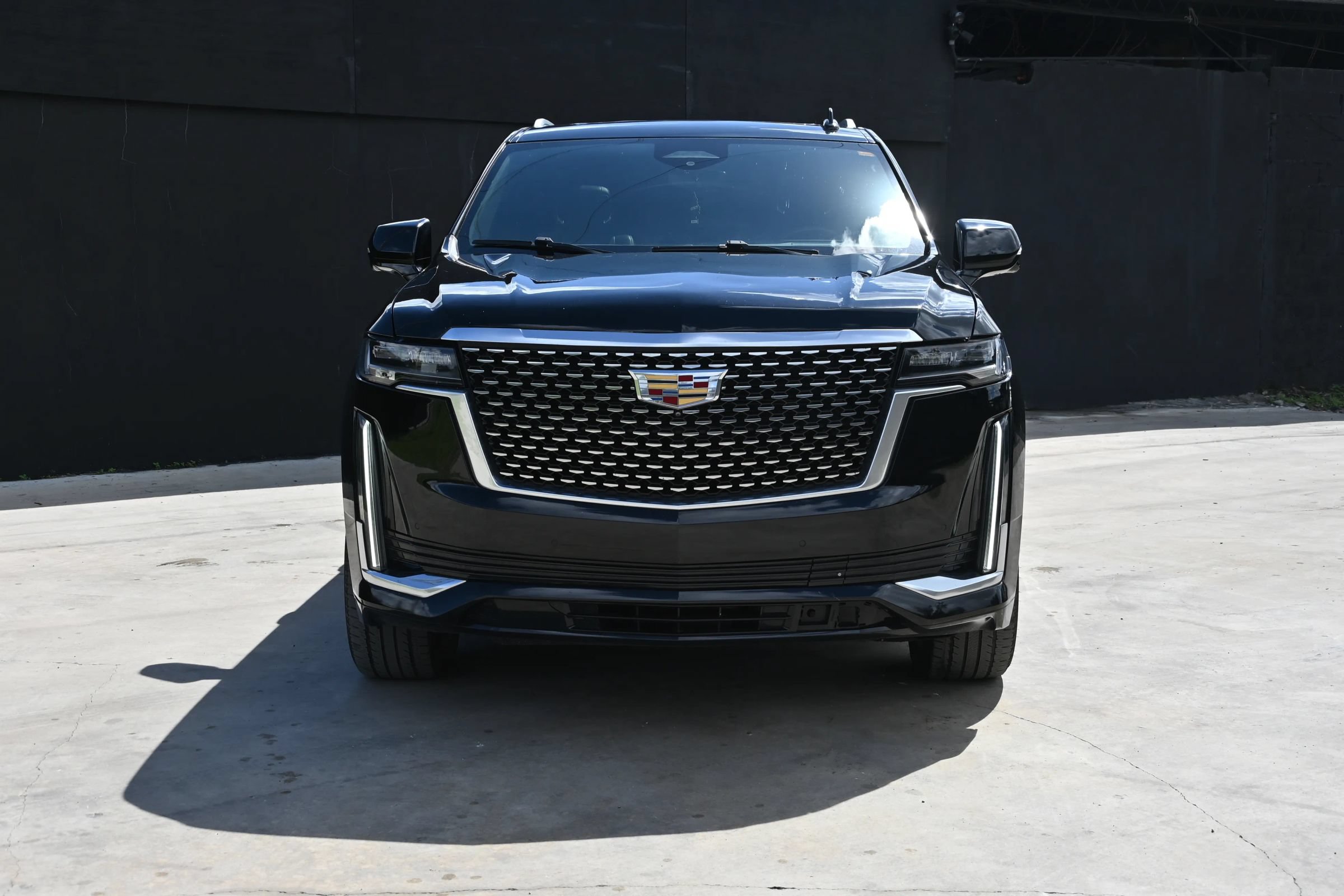 Used 2021 Cadillac Escalade ESV Premium Luxury w/ Driver Assist Tech Package AWD/4WD image 2