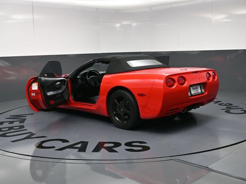 Used 2004 Chevrolet Corvette Convertible w/ Preferred Equipment Group RWD image 27