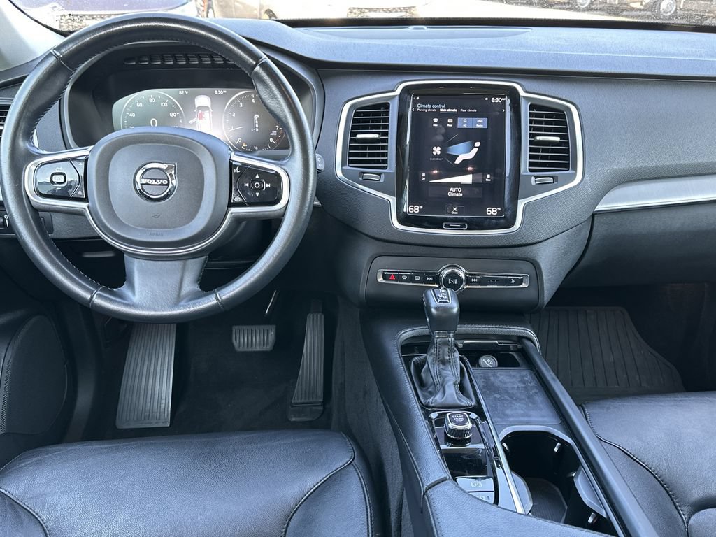 Used 2022 Volvo XC90 T5 Momentum w/ Protection Package Premier FWD image 10
