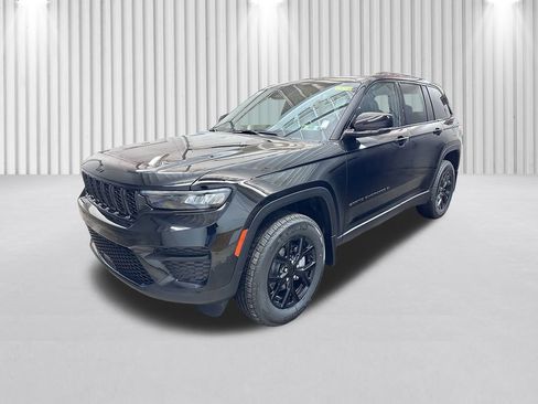 New 2025 Jeep Grand Cherokee Laredo image 10