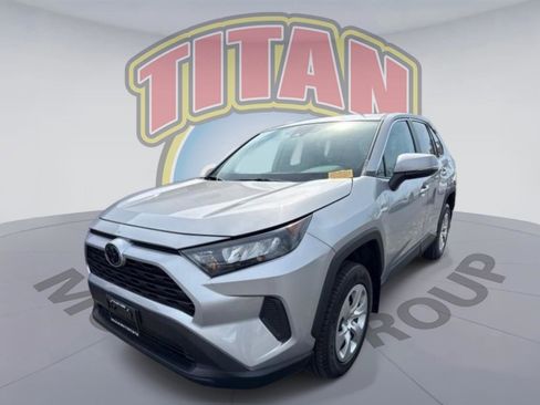 Used 2022 Toyota RAV4 LE image 1