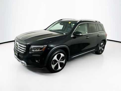 Used 2025 Mercedes-Benz GLB 250 4MATIC image 3