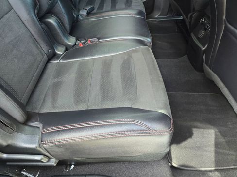 Used 2019 Ford Explorer XLT w/ Equipment Group 202A FWD image 14